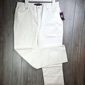 Gloria Vanderbilt Amanda White Slimming Tapered Leg Jeans 14 Short NWT Heritage